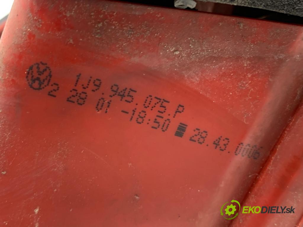 VW GOLF IV Kombi 2001 66 kW 1.9 TDI 1896 světlo levý zadní část 1J9945075P