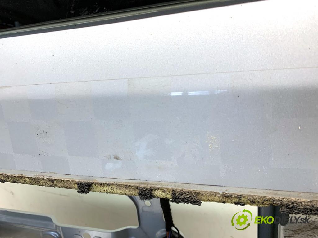 FIAT DOBLO II Autobus 2018 70 kW 1.4 (263AXA1A) 1368 dveře zadní část levé  (Klika dveří ostatní)