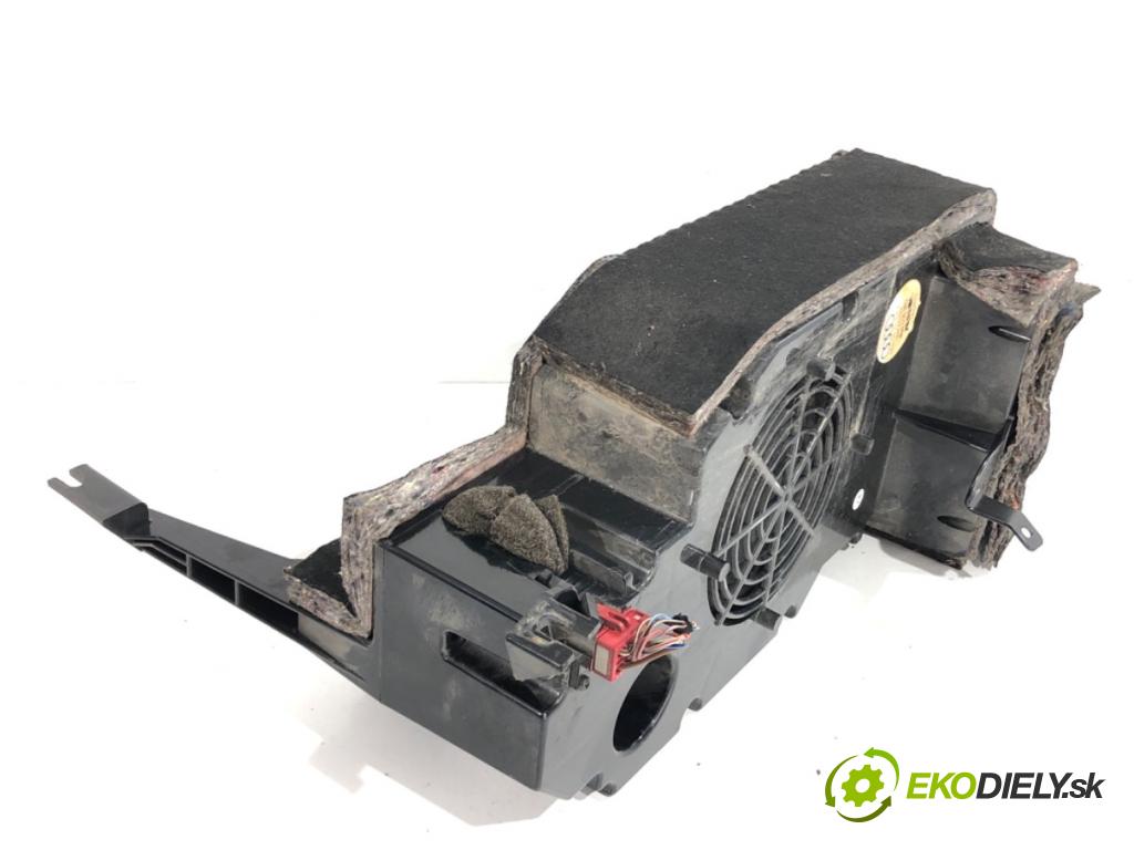 AUDI A6 C5 Kombi 2003 120 kW 2.5 TDI 2496 subwoofer 4B9035382 (Audio zariadenie)