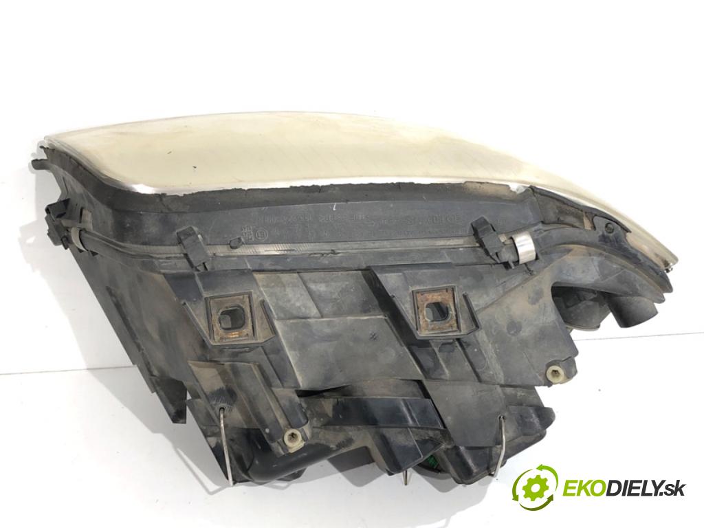 AUDI A6 C5 Kombi 2003 120 kW 2.5 TDI 2496 světlomet pravý přední část XENON