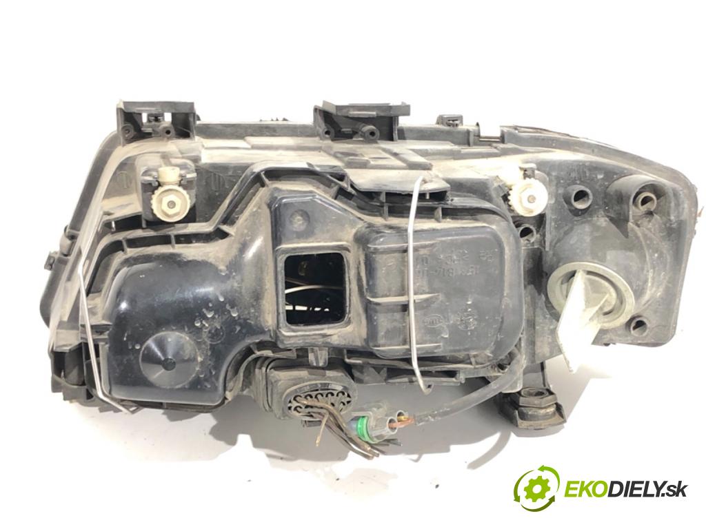 AUDI A6 C5 Kombi 2003 120 kW 2.5 TDI 2496 světlomet pravý přední část XENON
