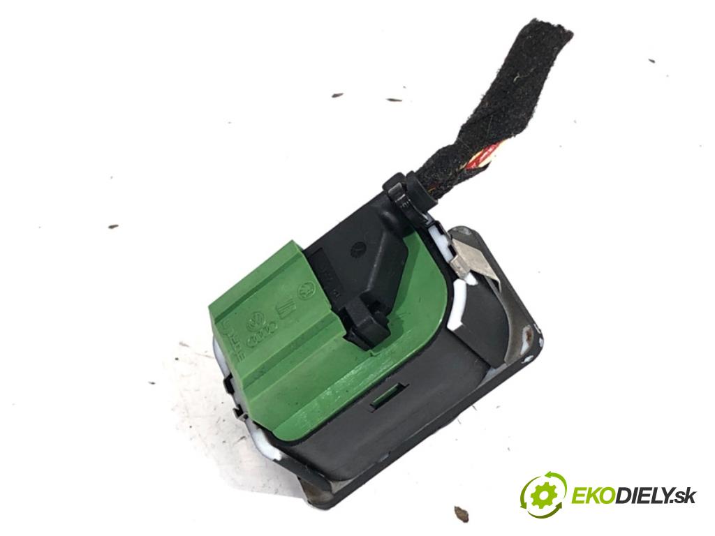 AUDI A6 C5 Kombi 2003 120 kW 2.5 TDI 2496 Prepínač nastavenia spätných zrkadiel 4B0959551B (Prepínacie páčky pod volantom)