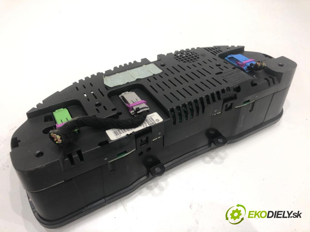 AUDI A6 C5 Kombi 2003 120 kW 2.5 TDI 2496 Prístrojovka 4B0920933G (Prístrojová doska)