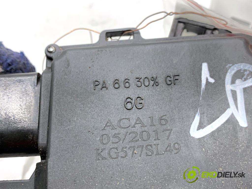 AUDI A6 C5 Kombi 2004 132 kW 2.5 TDI 2496 zámok dveře levý přední část