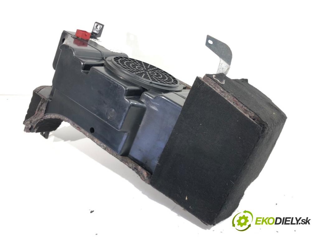 AUDI A6 C5 Kombi 2004 132 kW 2.5 TDI 2496 subwoofer 4B9035382 (Audio zariadenie)