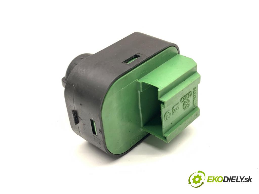 AUDI A6 C5 Kombi 2004 132 kW 2.5 TDI 2496 Prepínač nastavenia spätných zrkadiel  (Prepínacie páčky pod volantom)