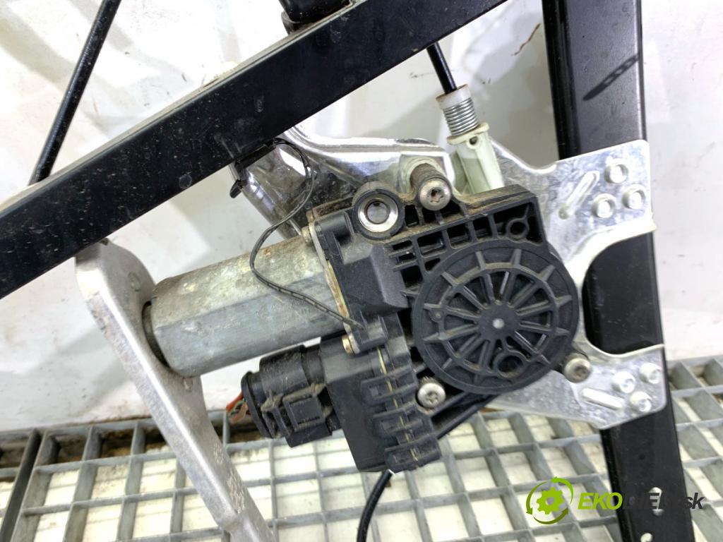 AUDI A6 C5 Kombi 2004 132 kW 2.5 TDI 2496 mechanismus okna levý přední část