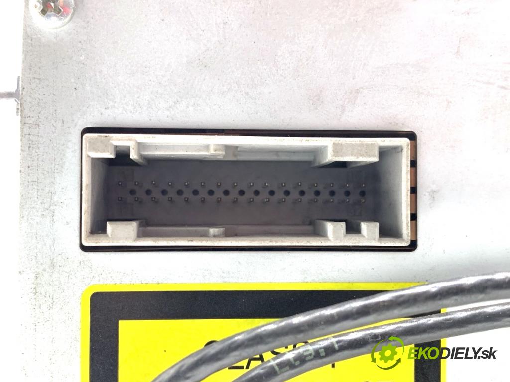 AUDI A6 C5 Kombi 2004 132 kW 2.5 TDI 2496 RADIO 4B0035192P (Audio zariadenie)