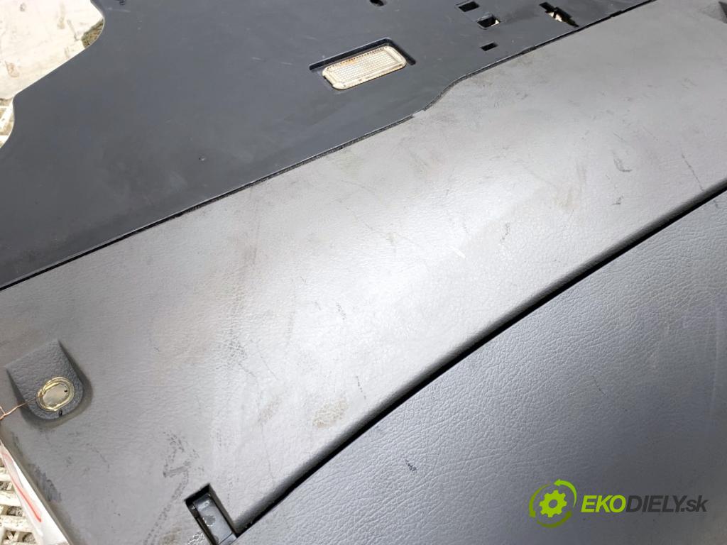 AUDI A6 C5 Kombi 2004 132 kW 2.5 TDI 2496 Priehradka, kastlík spolujazdca 4B1857035AD (Priehradka (kastlík))