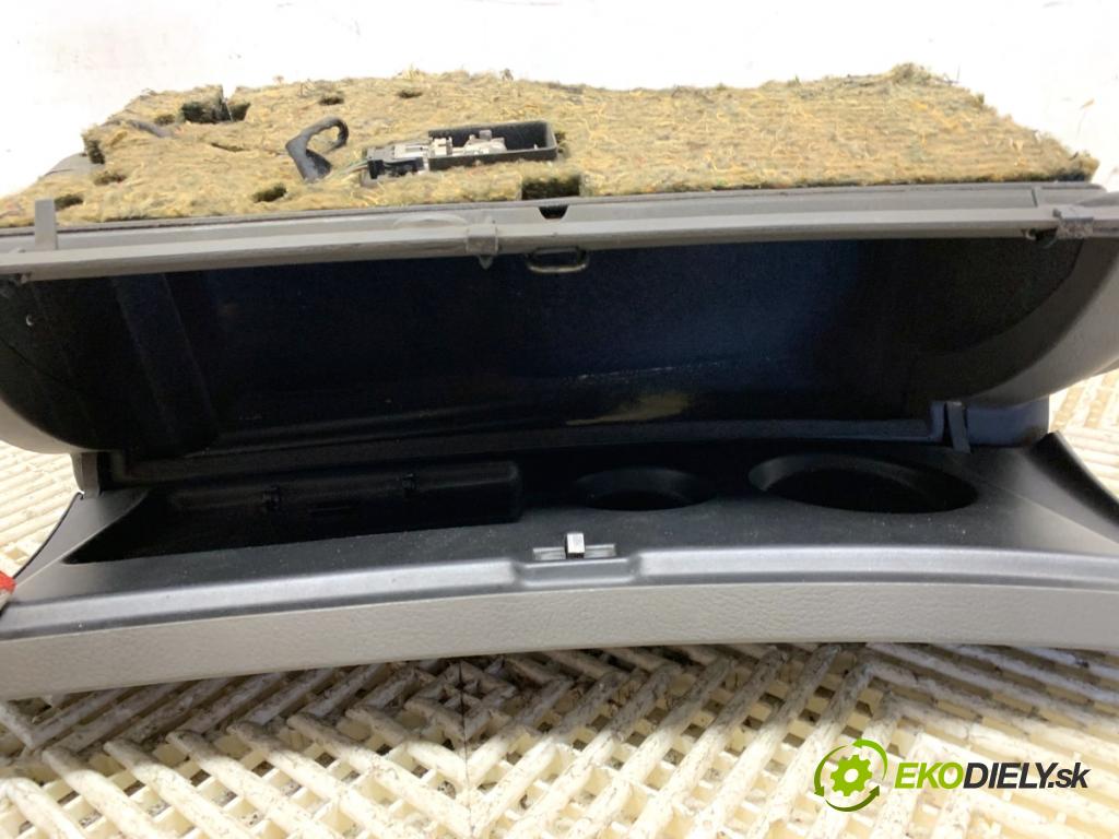 AUDI A6 C5 Kombi 2004 132 kW 2.5 TDI 2496 Priehradka, kastlík spolujazdca 4B1857035AD (Priehradka (kastlík))