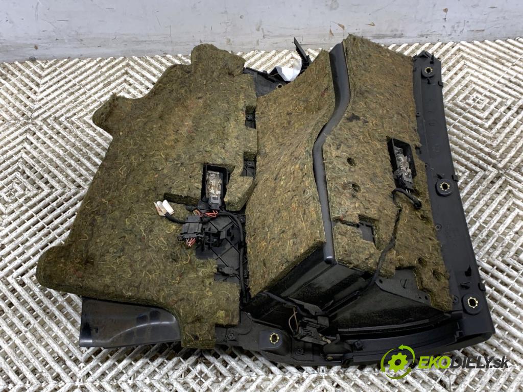 AUDI A6 C5 Kombi 2004 132 kW 2.5 TDI 2496 Priehradka, kastlík spolujazdca 4B1857035AD (Priehradka (kastlík))