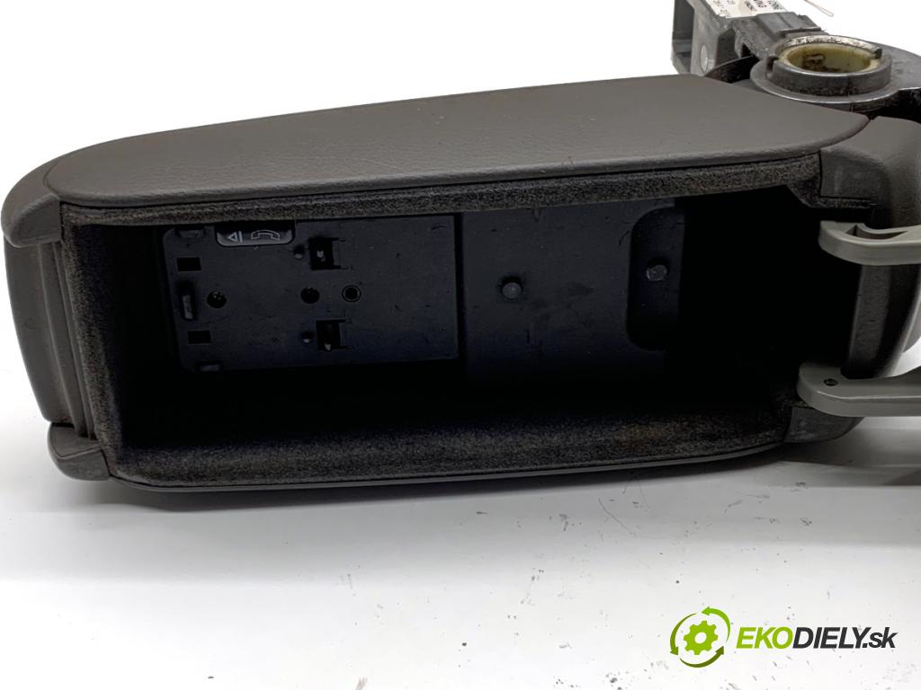 AUDI A6 C5 Kombi 2004 132 kW 2.5 TDI 2496 Lakťová opierka 4B0864207K (Lakťová opierka)