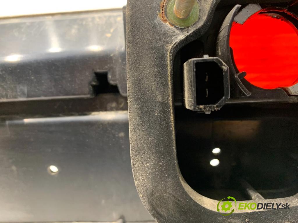 AUDI A6 C5 Kombi 2004 132 kW 2.5 TDI 2496 zadní část - čelo dveří zadní část 4B9945695M