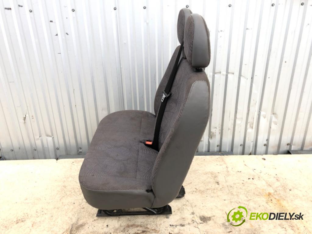 FORD TRANSIT IV Autobus 2002 74 kW 2.0 DI (F_E_, F_F_, F_G_) 1998 sedadlo pravý přední část