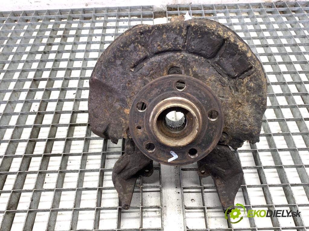 VW POLO IV 9N liftback 2007 51 kW 1.4 TDI 1422 náboj levý přední část