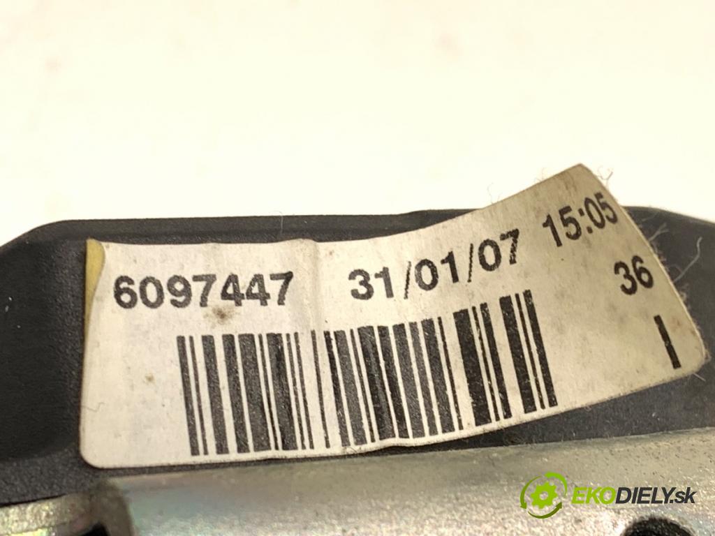 VW POLO IV 9N liftback 2007 51 kW 1.4 TDI 1422 držák bezpečnost levý přední část 6097447