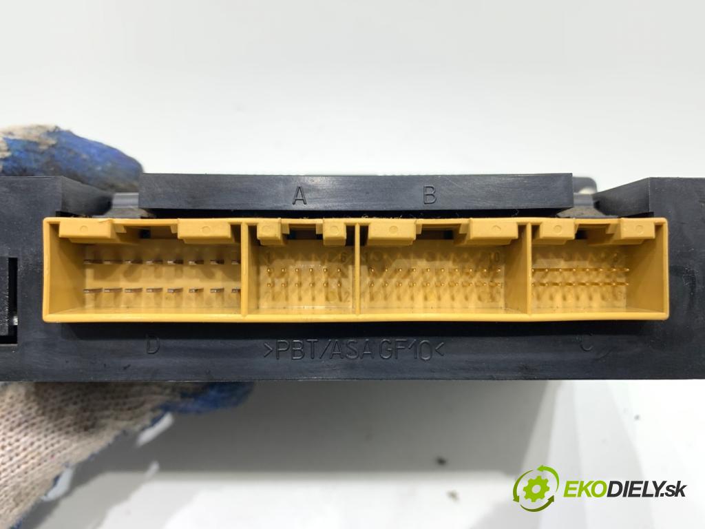 AUDI A3 8L liftback 1998 81 kW 1.9 TDI 1896 Panel ovládania kúrenia 8L0820043D (Prepínacie páčky pod volantom)