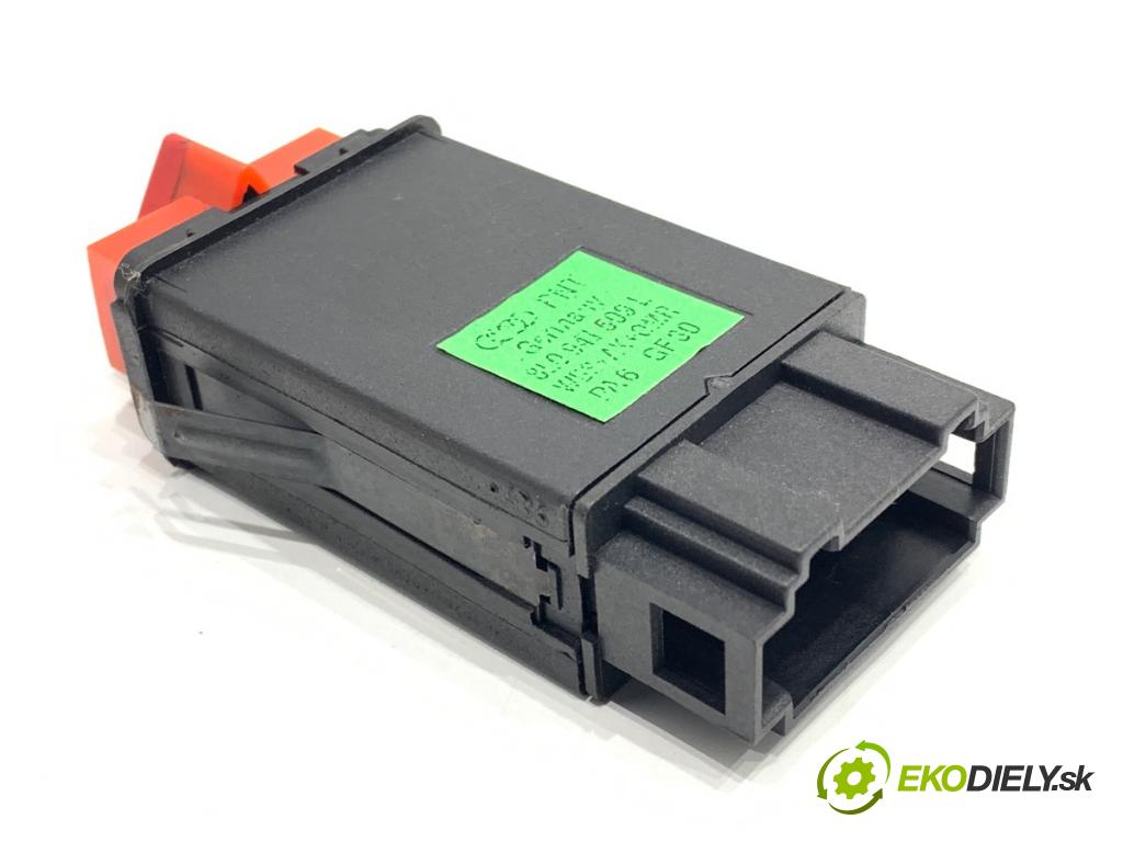 AUDI A3 8L liftback 2000 75 kW 1.6 1595 Spínač svetiel výstražných (núdzových) 8L0941509L (Prepínacie páčky pod volantom)