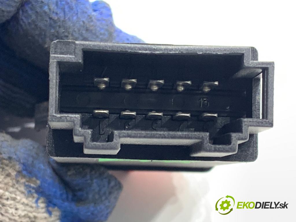 AUDI A3 8L liftback 2000 75 kW 1.6 1595 Spínač svetiel výstražných (núdzových) 8L0941509L (Prepínacie páčky pod volantom)