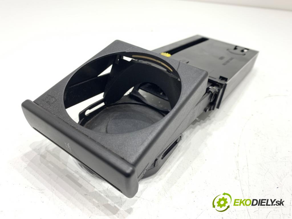 AUDI A3 8L liftback 2000 75 kW 1.6 1595 Držiak na nápoje 8L0862534C (Držiak (úchyt) na nápoje)