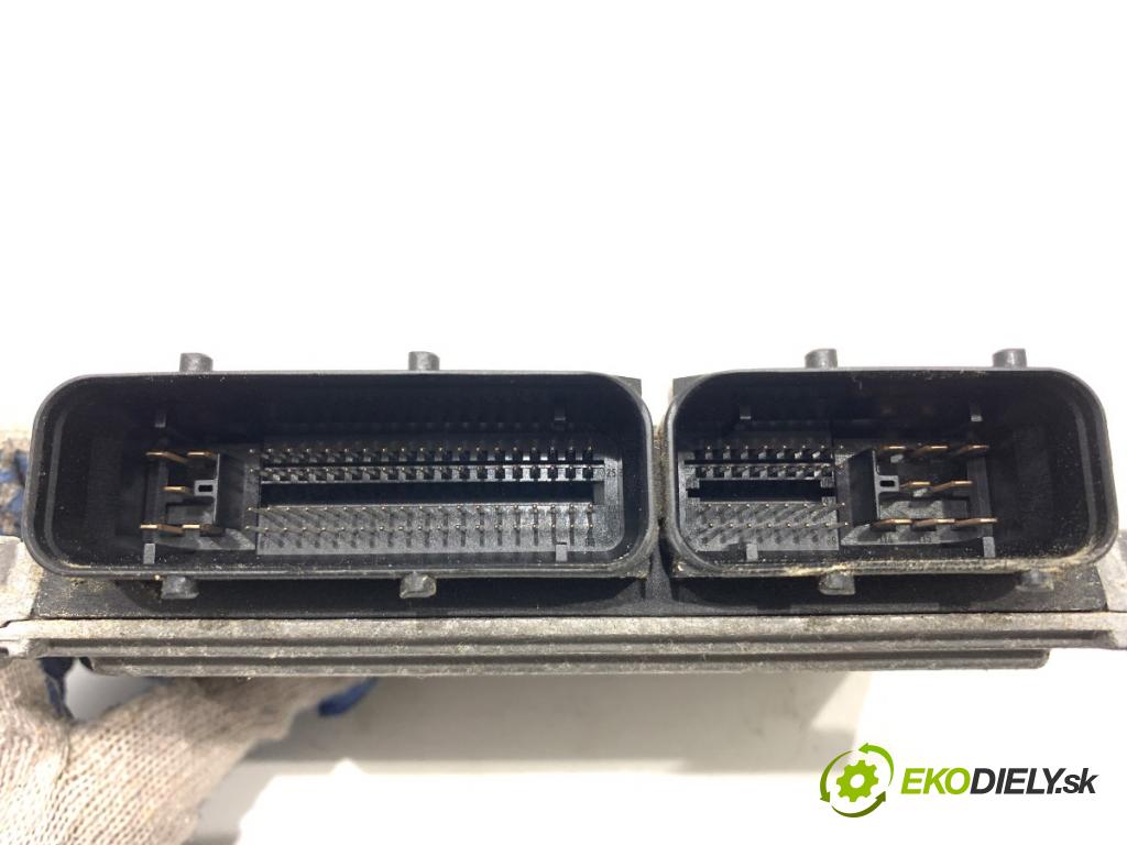 AUDI A3 8L liftback 2000 75 kW 1.6 1595 riadiaca jednotka Motor 06A906033J (Riadiaca jednotka)