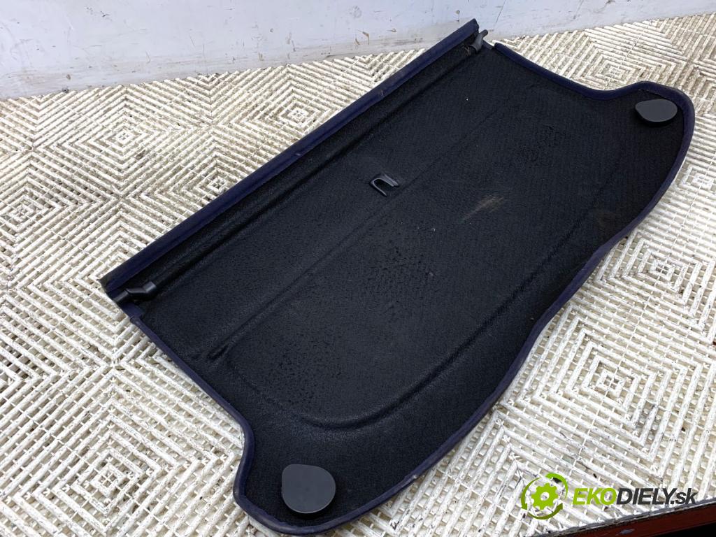 AUDI A3 8L liftback 2000 75 kW 1.6 1595 pláto zadní část