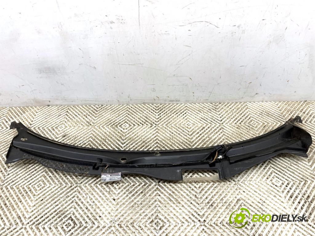 AUDI A3 8L liftback 2000 75 kW 1.6 1595 Torpédo, plast pod čelné okno 8L1819415B (Torpédo (plast pod čelným sklom))