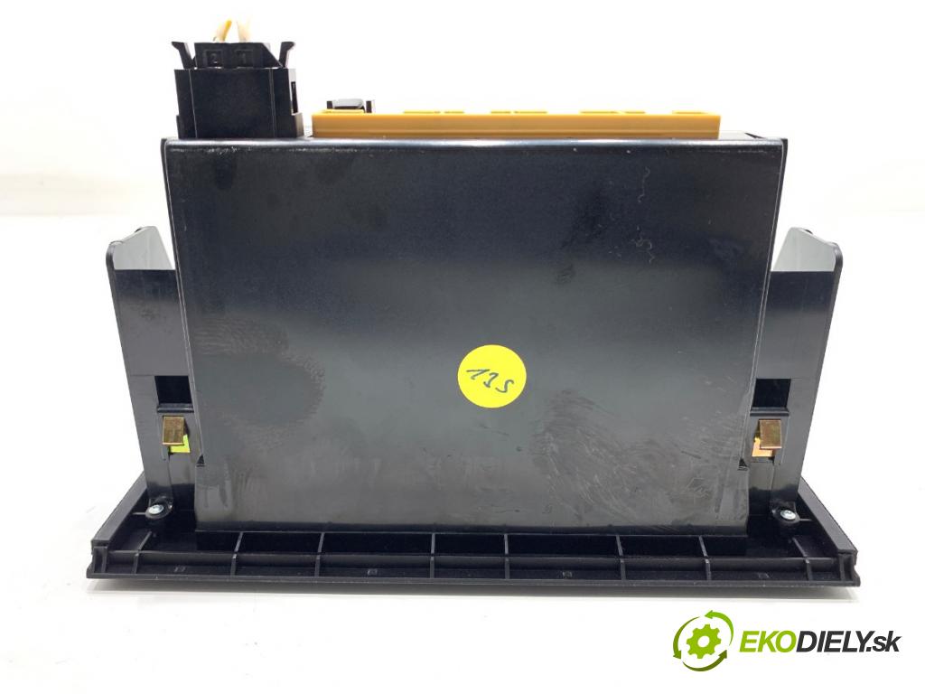 AUDI A3 8L liftback 2000 75 kW 1.6 1595 Panel ovládania kúrenia 8L0820043H (Prepínacie páčky pod volantom)