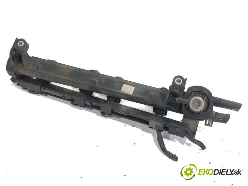 AUDI A3 8L liftback 2000 75 kW 1.6 1595 Lišta vstrekovacia 06A133317A (Vstrekovacia lišta)