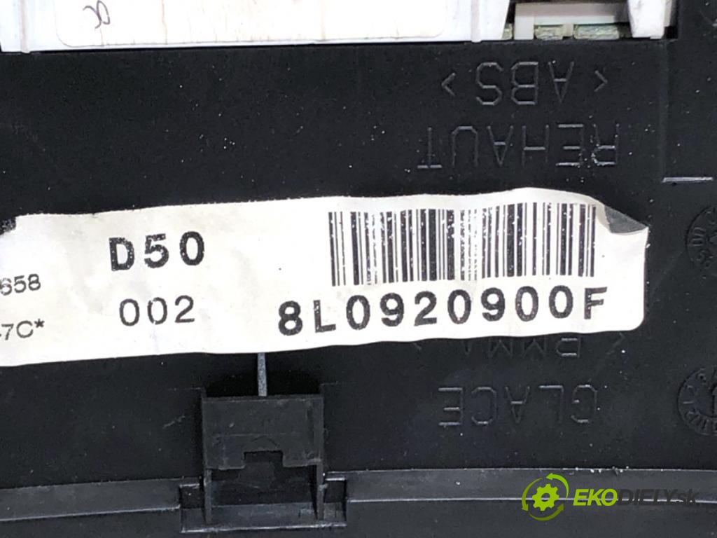 AUDI A3 8L liftback 2000 75 kW 1.6 1595 Prístrojovka 8L0920900F (Prístrojová doska)