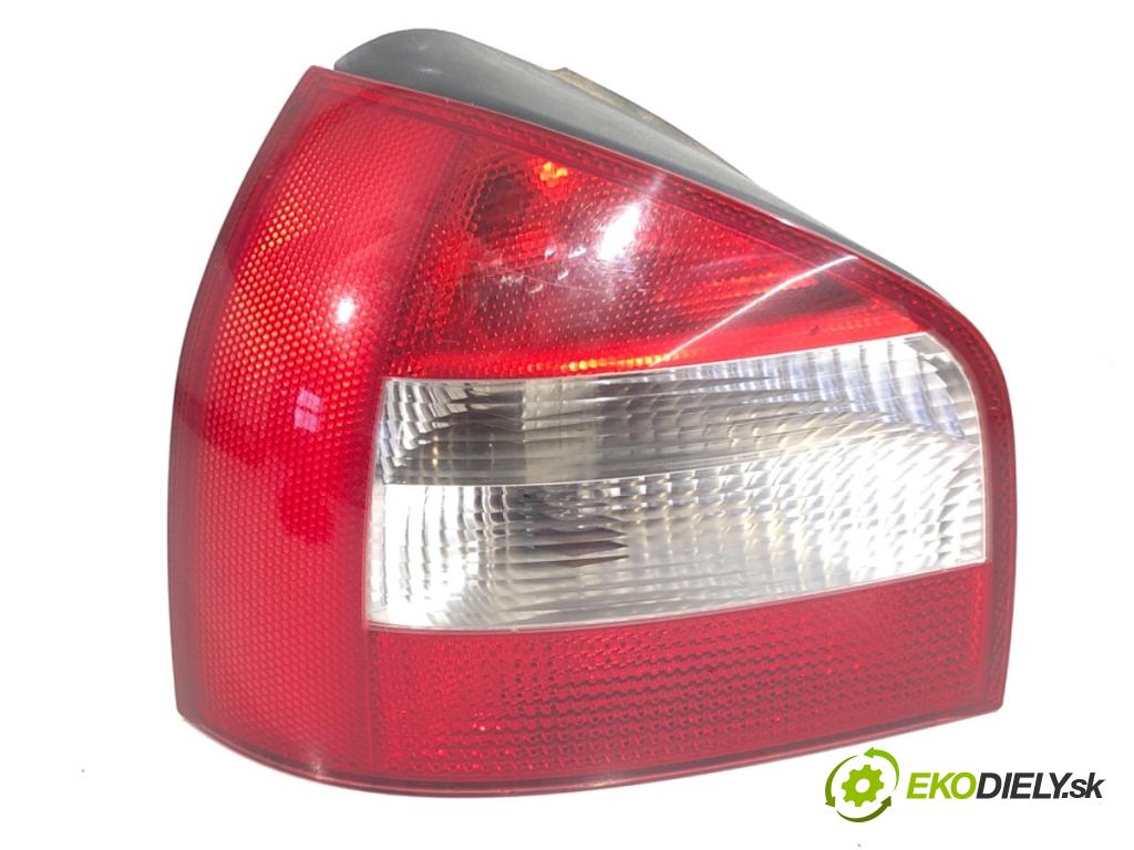 AUDI A3 8L liftback 2000 75 kW 1.6 1595 světlo levý zadní část 
