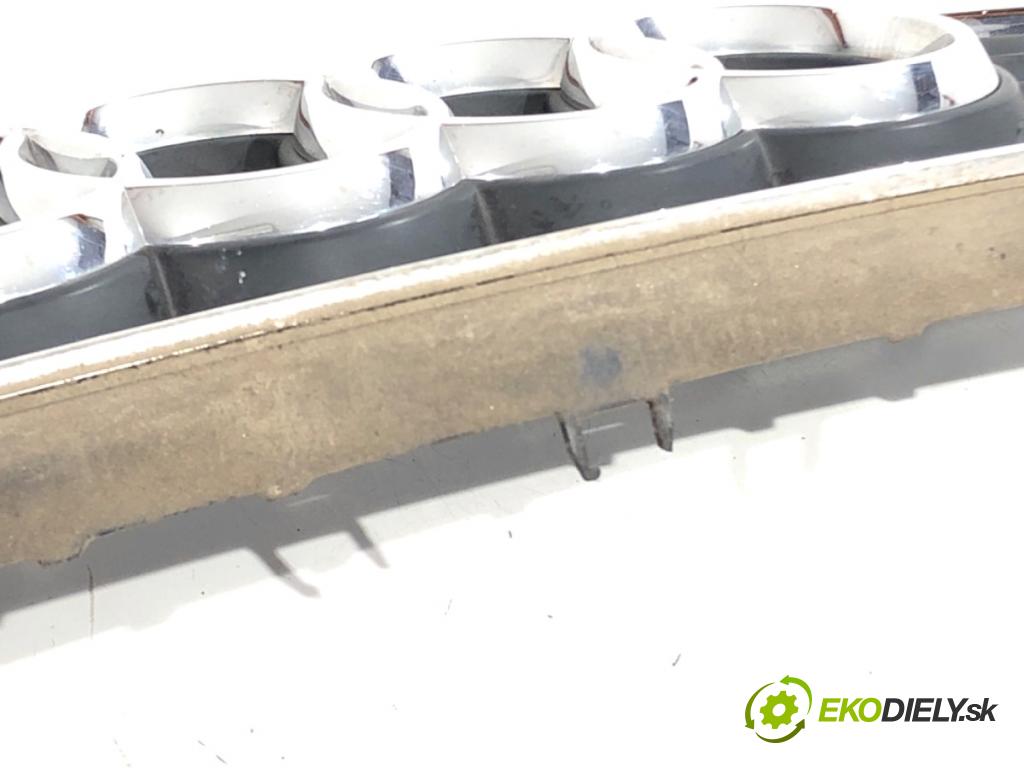 AUDI A3 8L liftback 2000 75 kW 1.6 1595 mřížka maska 8L0853651A (Přední mřížka (maska chladiče))