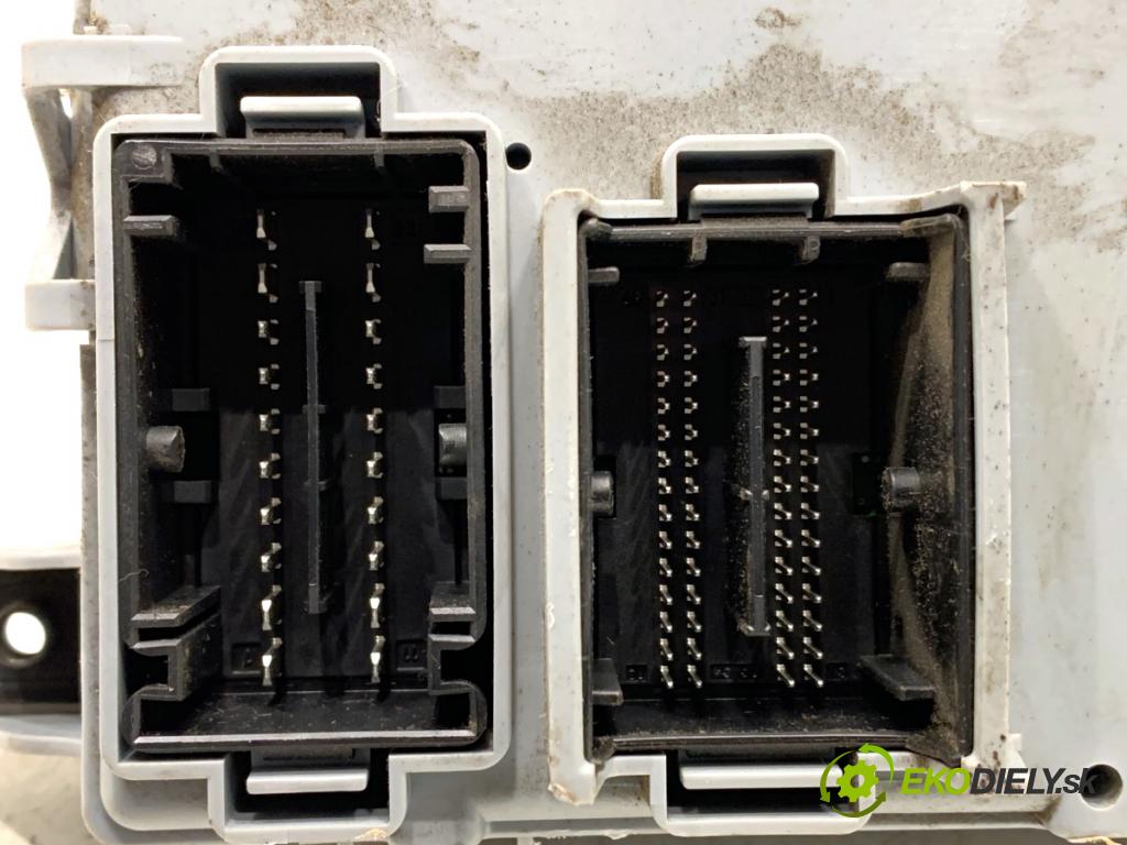 FIAT DOBLO II Autobus 2018 70 kW 1.4 (263AXA1A) 1368 modul BSI 00520946600 (Pojistková skříňka)