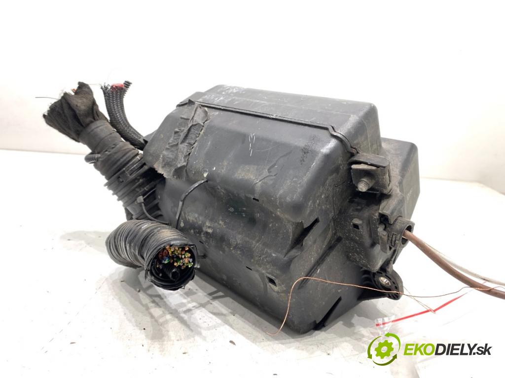 FIAT DOBLO II Autobus 2018 70 kW 1.4 (263AXA1A) 1368 skříňka poistková 51839437 (Pojistková skříňka)