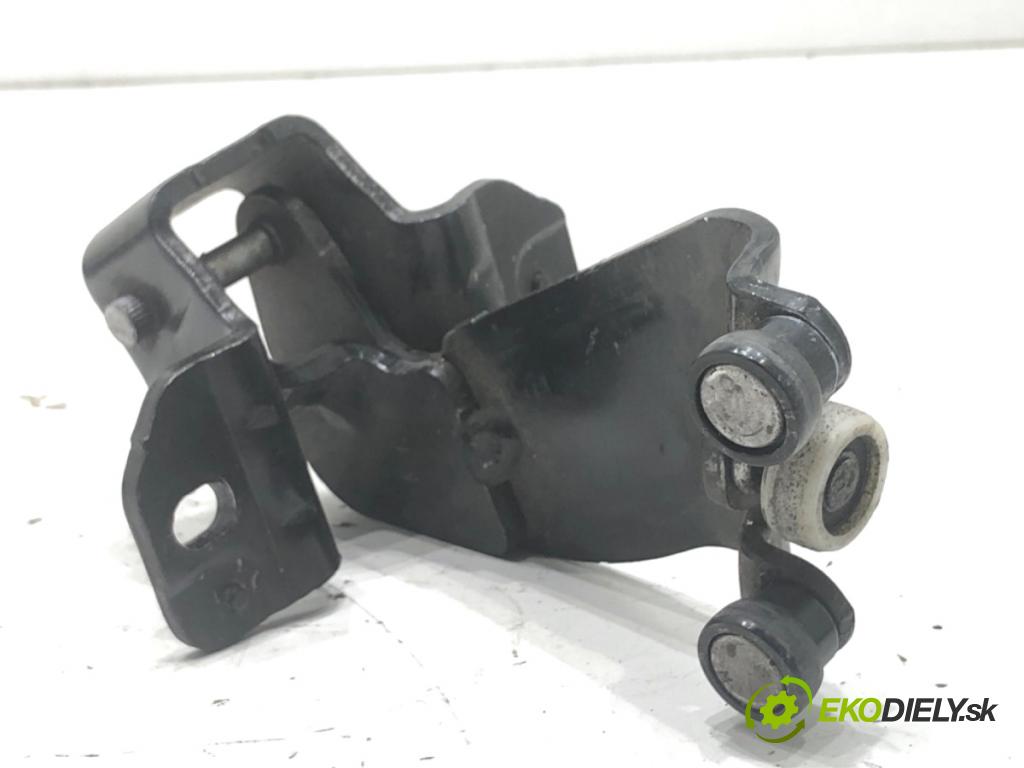 FIAT DOBLO II Autobus 2018 70 kW 1.4 (263AXA1A) 1368 kladky dveře posúvne levé 52076279 51842451 (Karoserie ostatní)