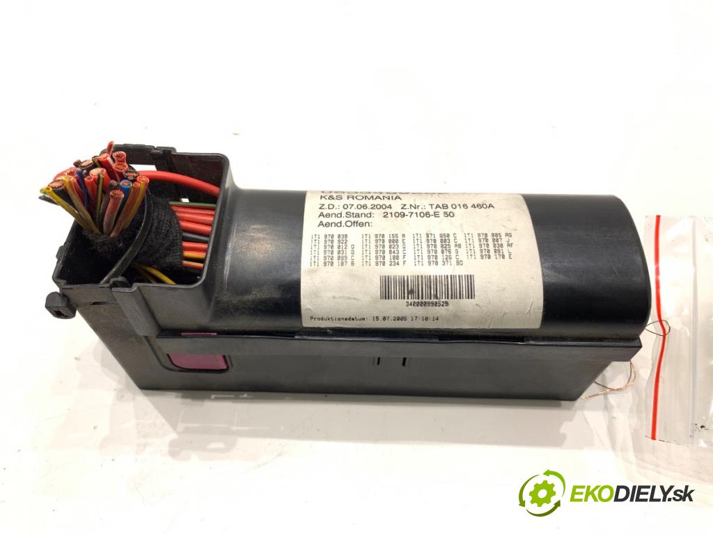 VW TOURAN nadwozie wielkoprzestrzenne (MPV) 2005 77 kW 1.9 TDI 1896 skříňka poistková  (Pojistková skříňka)