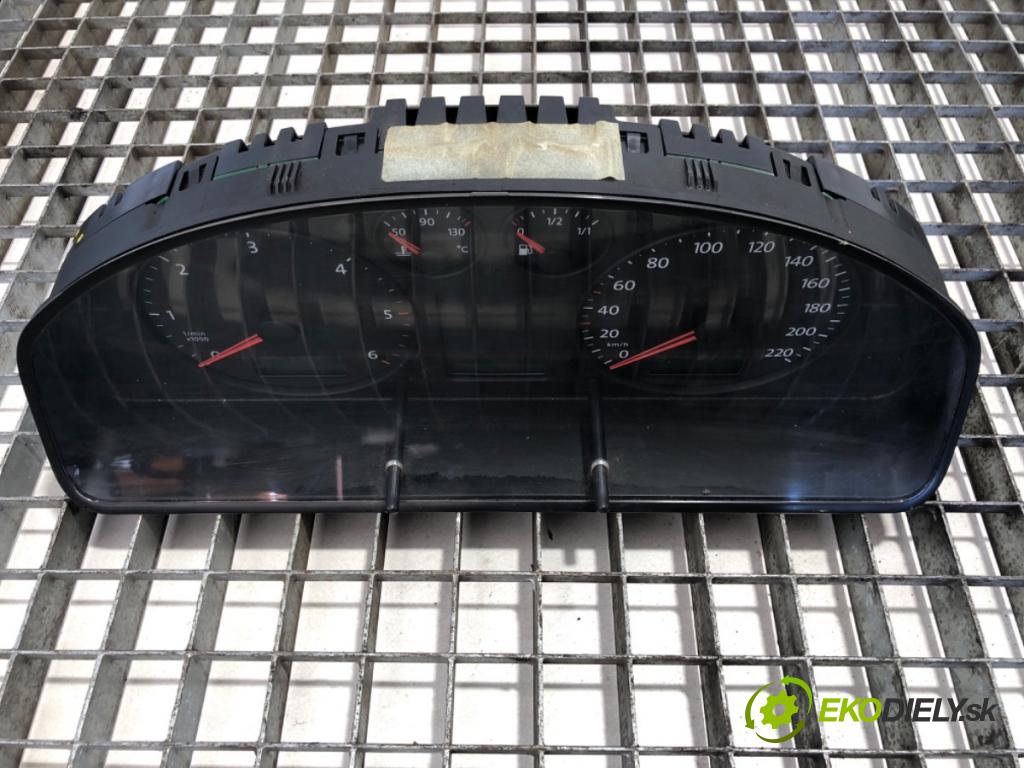 VW TRANSPORTER T5 Autobus 2005 63 kW 1.9 TDI 1896 Prístrojovka  (Prístrojová doska)