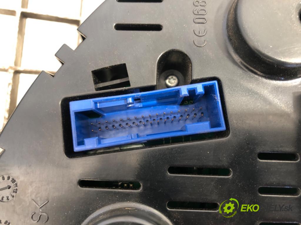 VW TRANSPORTER T5 Autobus 2005 63 kW 1.9 TDI 1896 Prístrojovka  (Prístrojová doska)