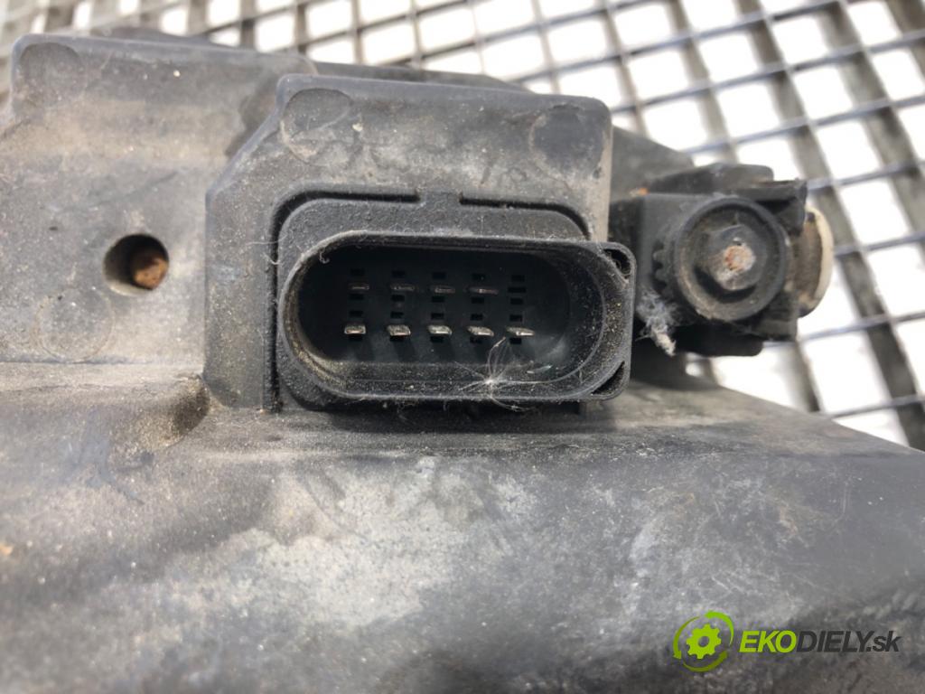 VW TRANSPORTER T5 Autobus 2005 63 kW 1.9 TDI 1896 světlomet pravý přední část