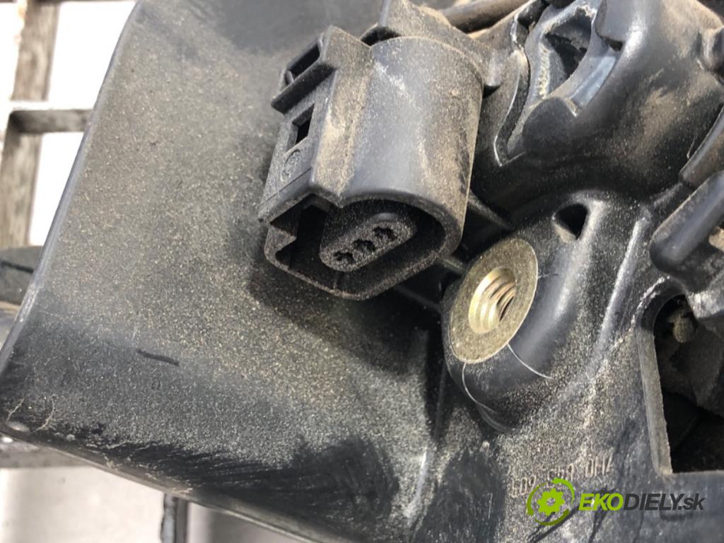 VW TRANSPORTER T5 Autobus 2005 63 kW 1.9 TDI 1896 zámok dveře levý zadní část 7H0843653CD