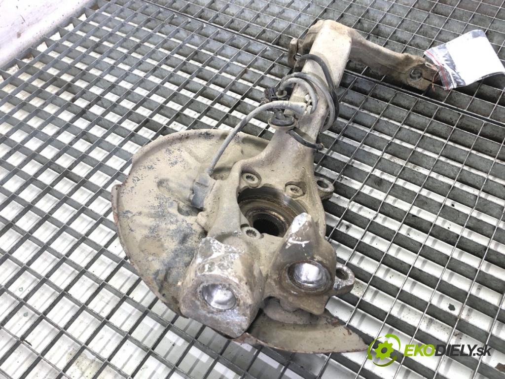 AUDI A4 B6 Kombi 2003 120 kW 2.5 TDI 2496 náboj pravý přední část