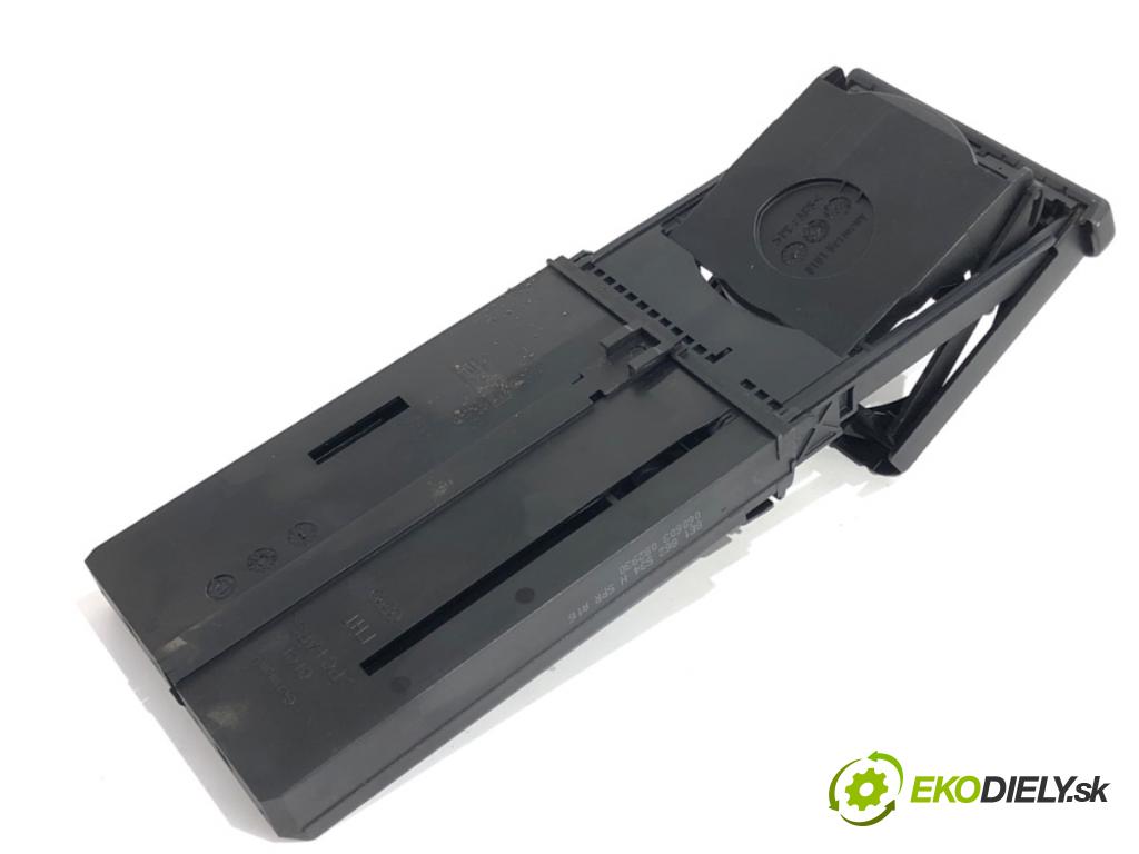 AUDI A4 B6 Kombi 2003 120 kW 2.5 TDI 2496 Držiak na nápoje 8E1862534H (Držiak (úchyt) na nápoje)