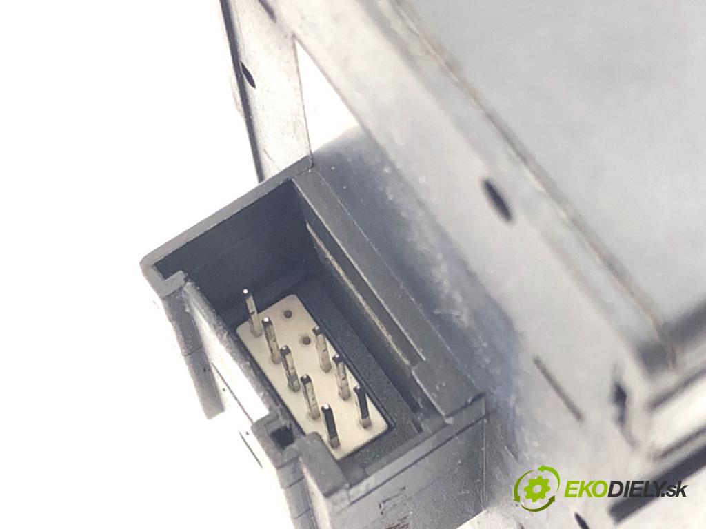 AUDI A4 B6 Kombi 2003 120 kW 2.5 TDI 2496 Prepínač okien 8Z0959851D (Prepínacie páčky pod volantom)