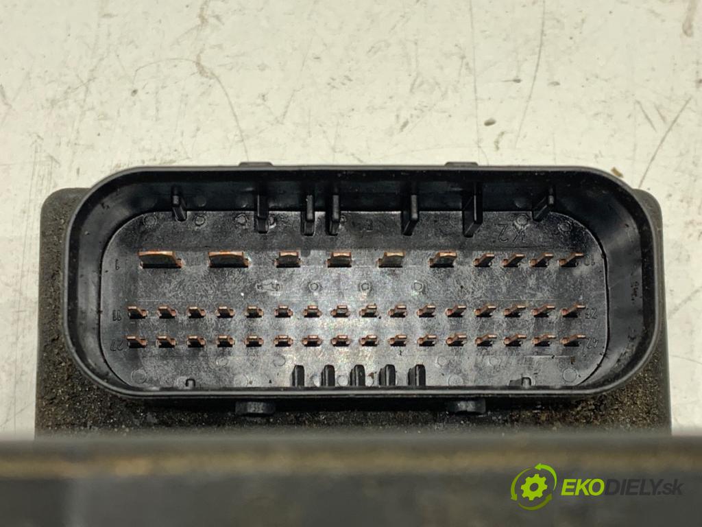 AUDI A4 B6 Kombi 2003 120 kW 2.5 TDI 2496 Pumpa ABS 0265225048 (Pumpa ABS)