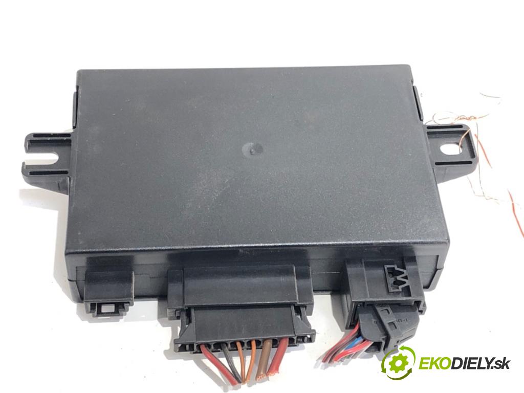 AUDI A4 B6 Kombi 2003 120 kW 2.5 TDI 2496 Modul ťažného oka 8E0907383 (Riadiaca jednotka ostatné)