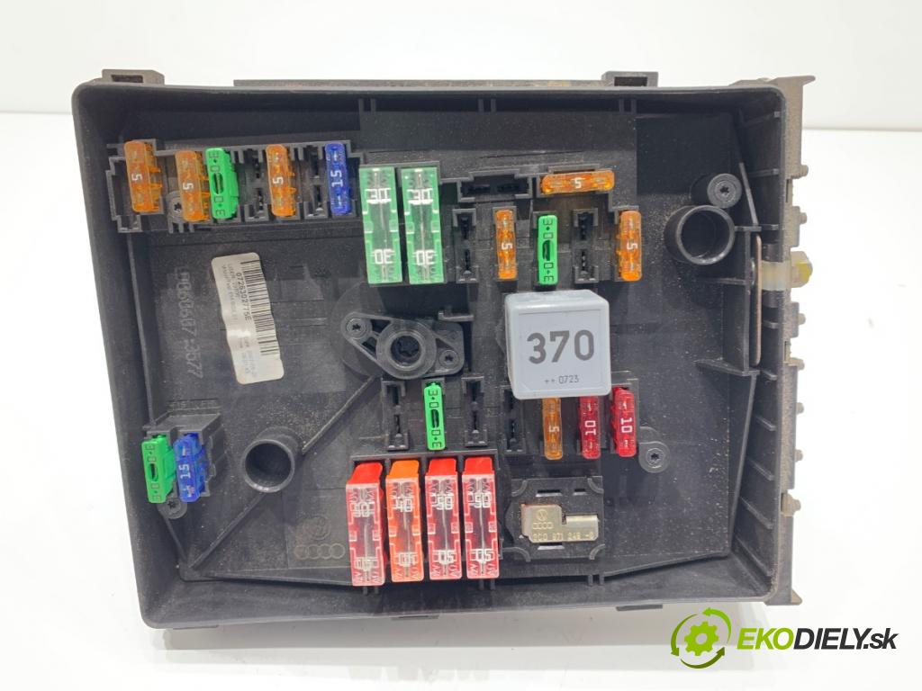 SKODA OCTAVIA II liftback 2007 77 kW 1.9 TDI 1896 skříňka poistková 1K0937125A (Pojistková skříňka)