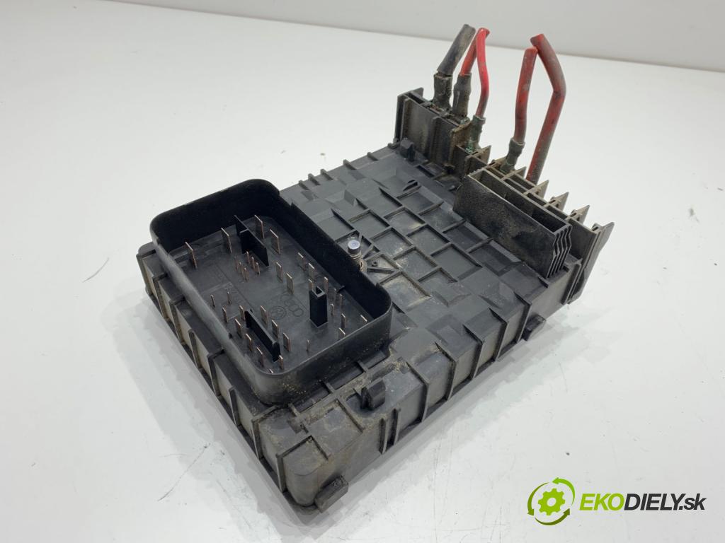 SKODA OCTAVIA II liftback 2007 77 kW 1.9 TDI 1896 skříňka poistková 1K0937125A (Pojistková skříňka)