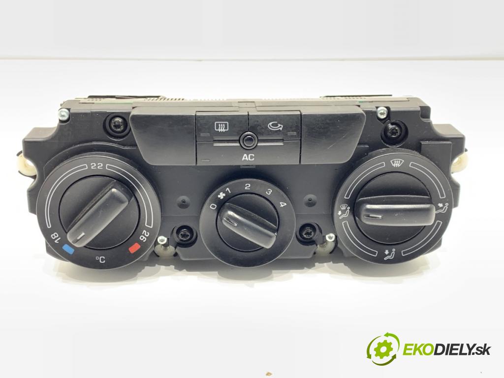 SKODA OCTAVIA II liftback 2007 77 kW 1.9 TDI 1896 Panel ovládania kúrenia  (Prepínacie páčky pod volantom)