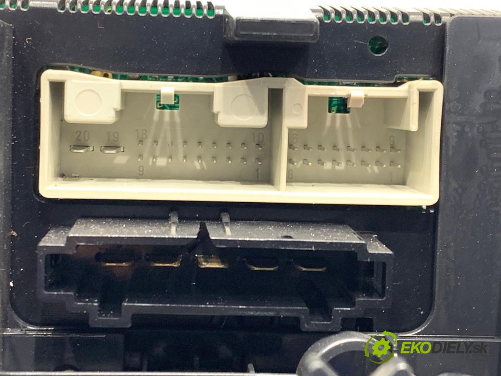 SKODA OCTAVIA II liftback 2007 77 kW 1.9 TDI 1896 Panel ovládania kúrenia  (Prepínacie páčky pod volantom)