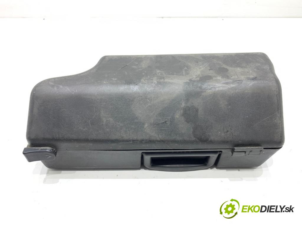 AUDI A6 C5 Kombi 1999 110 kW 2.5 TDI quattro 2496 souprava náradí 4B9012113A